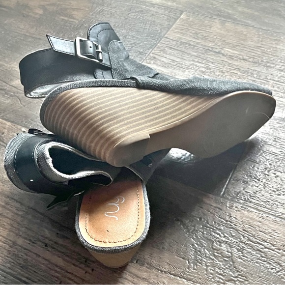 Gray Open Toe Ruched Ankle Boots mid heel wedge style sandles size 8 - Picture 9 of 9